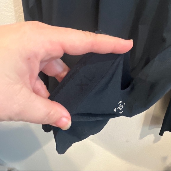 Lululemon men’s size X-Large dark navy blue long sleeve tech shirt - Picture 4 of 7